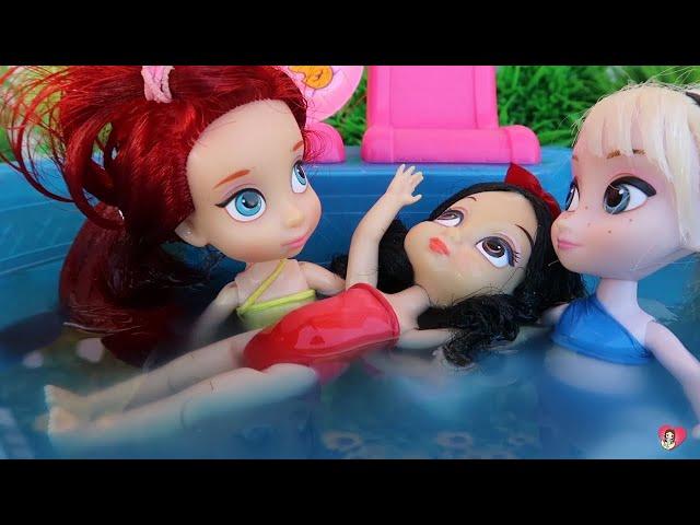 Stormy Pool Day For The Princesses | Disney Princesses