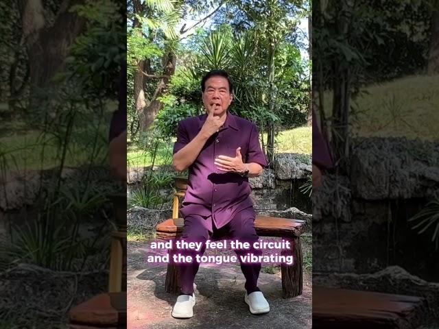 Microcosmic Orbit activation by Taoist teacher to student. Master Mantak Chia #mantakchia