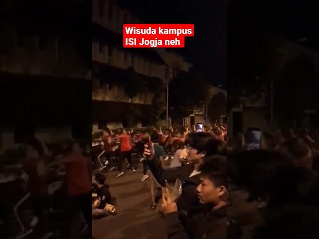 Keren !! lain dengan yang lain Wisuda Kampus ISI Yogyakarta #shorts #jogja