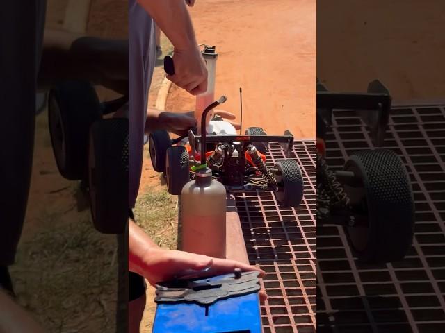 Nitro fuel straight from the gun and go! Full throttle off-road RC buggy racing