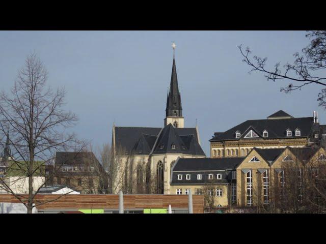 Halle(Saale)-Südliche Innenstadt (D) die Glocken der kath. Propsteikirche St Franziskus u. Elisabeth