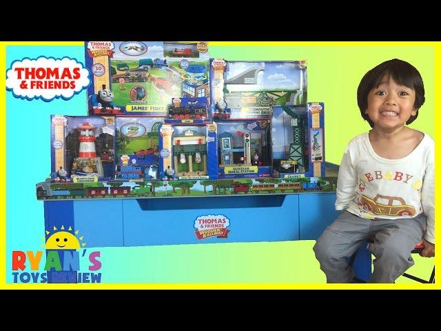 Thomas and Friends Wooden Railway Grow With Me Play Table toy trains for kids