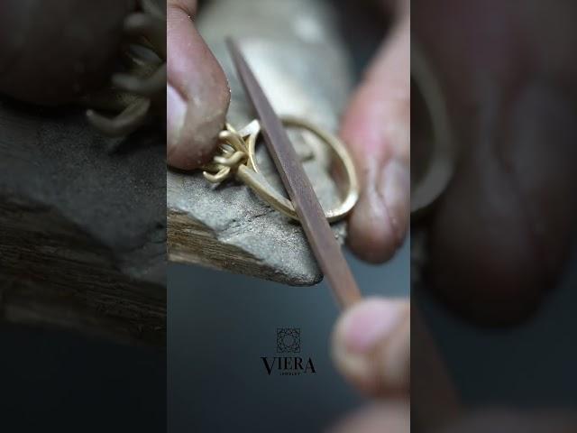 . Viera Jewelry offers a wide range of collections, from sophisticated engagement rings.