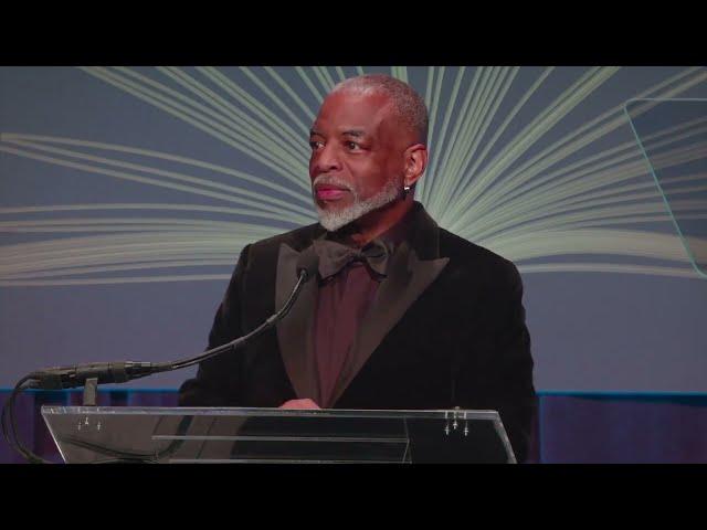 LeVar Burton throws shade at "Moms for Liberty"