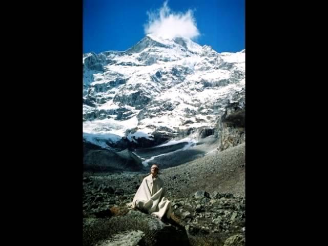 Gayatri Meditation with flute at Merkines Piramide HQ