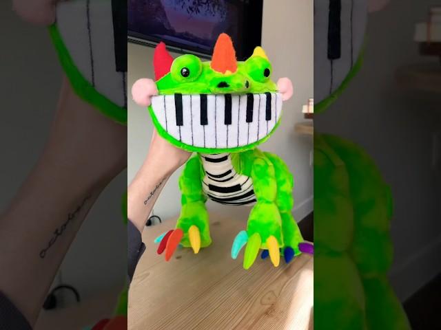 “Mr 8 seconds of screen time” is crazy work  #pianosaurus #doey #yarnaby #catnap #plush