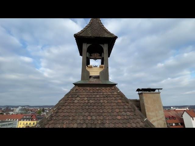 600 Kilo schwere Glocke stürzt im Konstanzer Schnetztor ab.