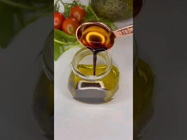 Потрясающая универсальная заправка для любого салата #лайфхаки #еда #продукты #рек #заправка #советы