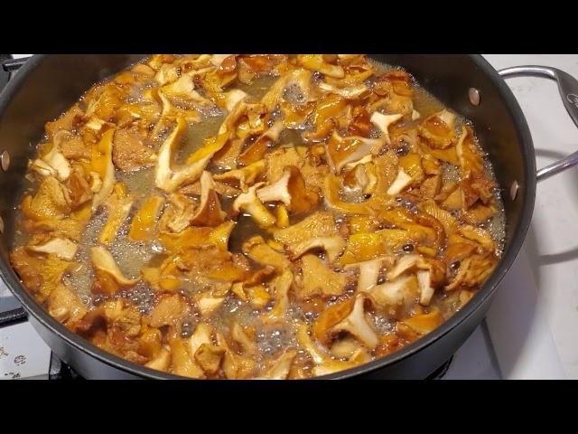 Cooking Chanterelle Mushrooms: Dry sautéed method