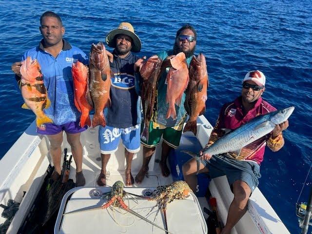 Spearfishing Palm Island NQ at Great Barrier Reef a 2 Day Trip (Spearfishing Video).