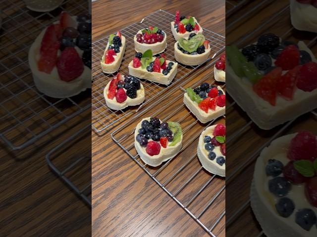 Fruit tarts, one of my most favorite desserts. 