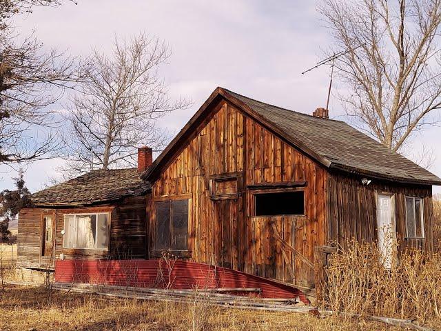 Radically Abandoned Oregon Home Full of personal property left by previous occupant.