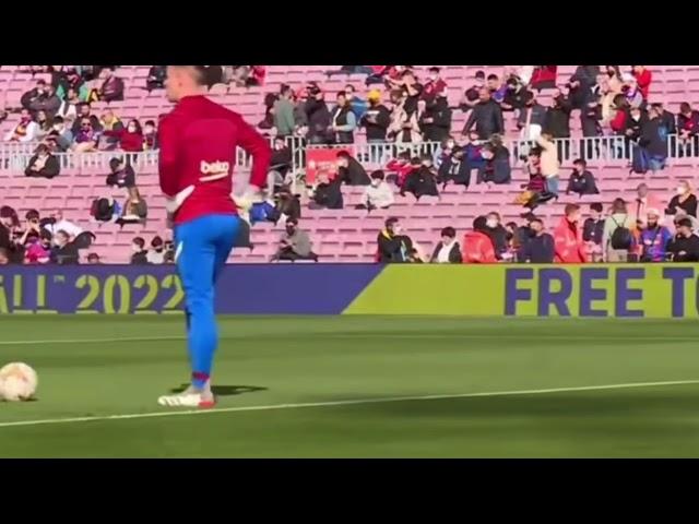 Ter Stegen Hurting His Foot While Warming UP