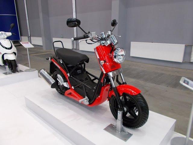 Daelim B-Bone Scooter - Romet Display