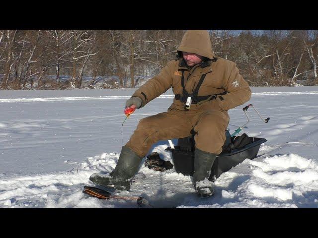 Зимняя рыбалка! Ловля густеры со льда на течении! Рыбалка на Оке!