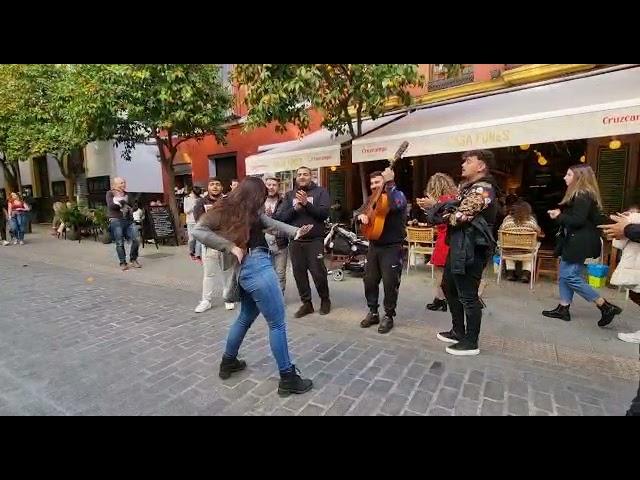 Rumba en las calles de Sevilla con gitanos - Lisa Carmen