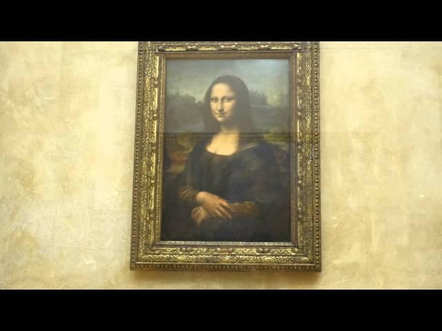 Mona Lisa following eyes looking at you original in Musée du Louvre museum