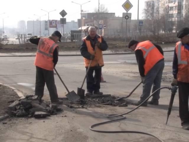 Ямочный ремонт не прекращается в Осколе круглый год