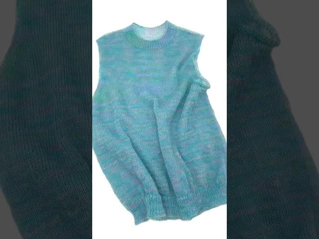 Der Pullunder ist aus handgefärbte Wolle"Impero Mohair". Super light and super warm- only 75 gr.