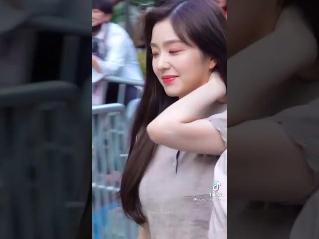 She literally did nothing;) #irene #redvelvet