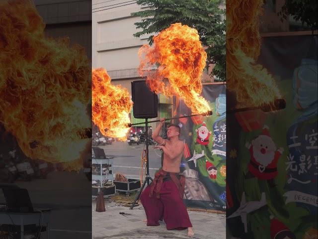 20241222 火舞戰鼓 黃立芃｜台南二空新村 光影聖誕市集 #lumixg9ii #lumix #firedance #firedancer #火舞 #火舞表演 #火舞戰鼓 #火舞戰鼓黃立芃