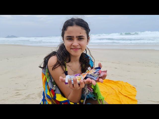 Diversão na praia *provando tortuguitas* - MARI BRITO COM VOCÊS