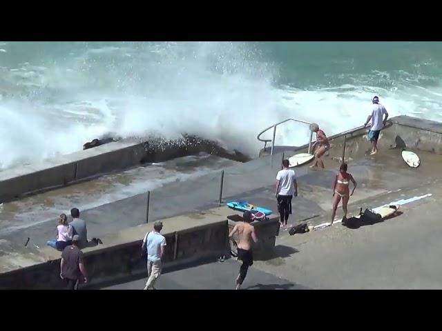 Surf accident in Biarritz - short version - 1054217