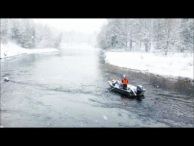 Michigan Whitetail Deer Hunting in a WINTER STORM