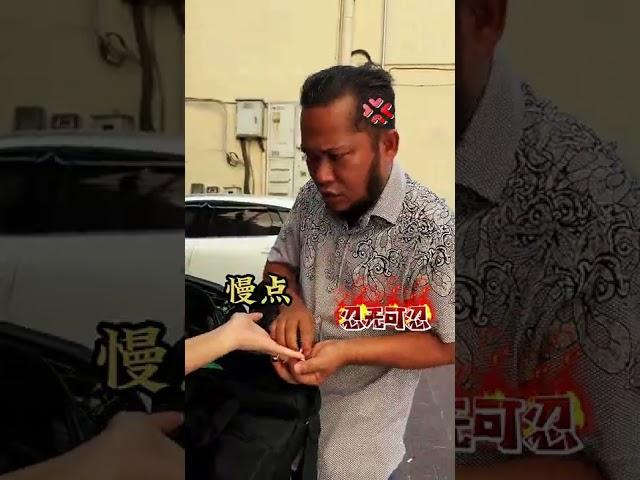 抢劫？大叔拿货就跑！#翡翠  #珠宝 #feicui #翡翠戒面