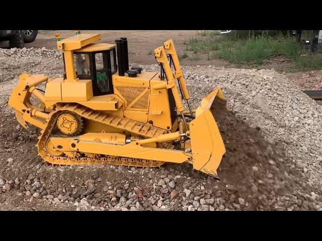 King of the mountain. Bulldozer DXR2 pushing large amounts of gravel & steep climbs. Rc construction