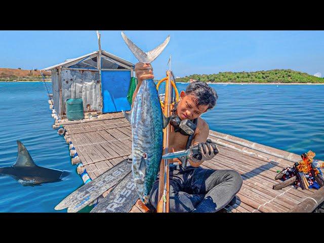 CAMPING, 2 HARI BERBURU IKAN MONSTER TENGAH LAUT !