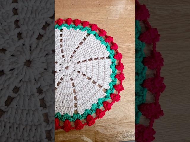 Sousplat Tischdecke bei Crochet Lela mit Serviettenringe #gehäkelt #crochet #crochett #häkeln