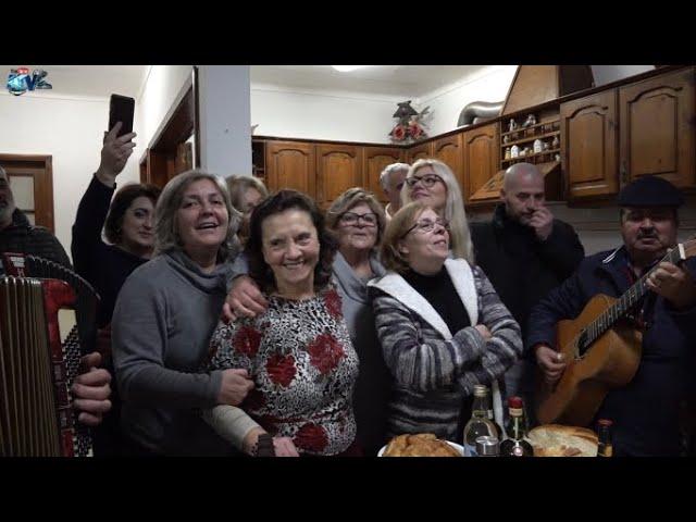 Folia da Vila de Capelas Janeiras Casa da Srª Ernestina Irmã do Jaime Sousa (Jaime Chumeca)