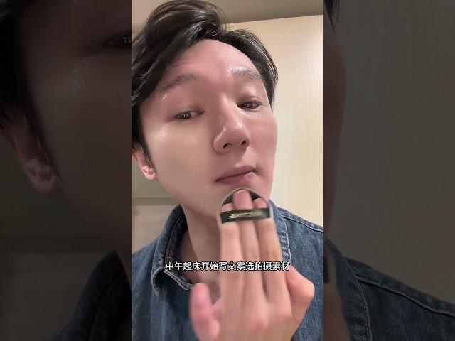 我是演员杨振,北漂十八年的36岁脚跟部男演员,从10年开始拍戏到现在存款6位数。只不过我比较幸运,在影视环境最好的15到18年赚了一些钱,贷款在北京买了53平米150W的小公寓。没背景没戏拍