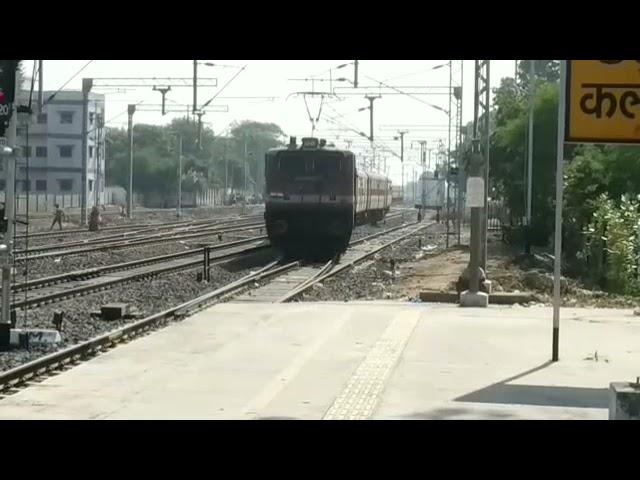 AHMEDABAD TO YOG NAGARI RISHIKESH YOGA EXPRESS TRAIN IN KALOL JUNCTION FULL VIDEO