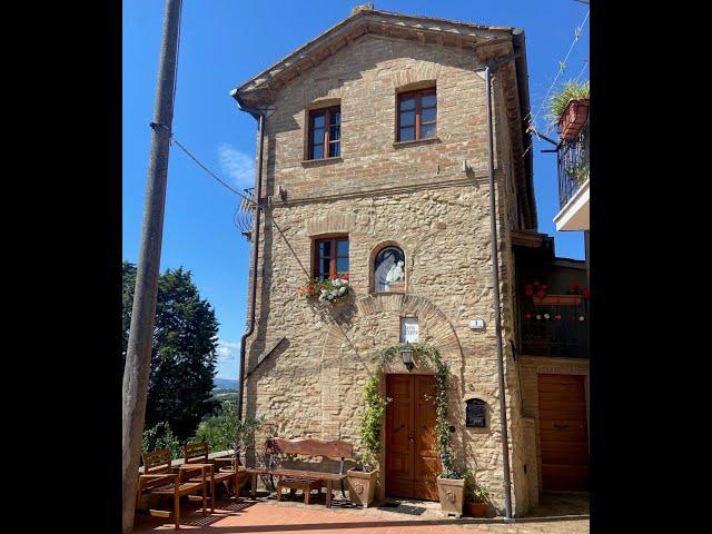 CD1033 Between Perugia and Todi, cosy restored home in a castle village