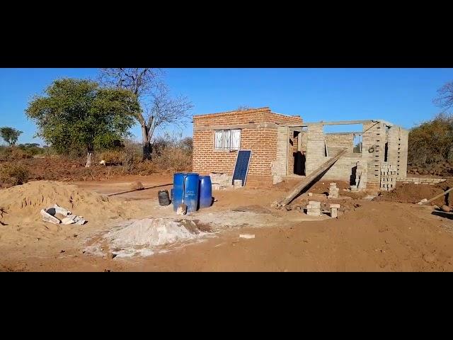 BUILDING IN THE VILLAGE OF ZIMBABWE