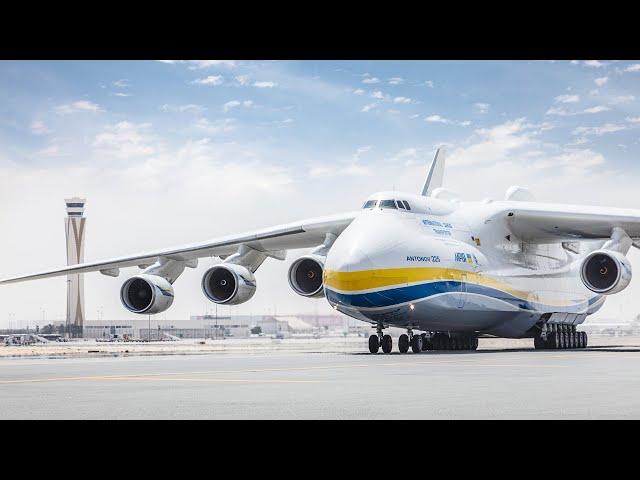 ANTONOV 225 The largest plane in the world The ship, with six engines, can load up to 250 tons