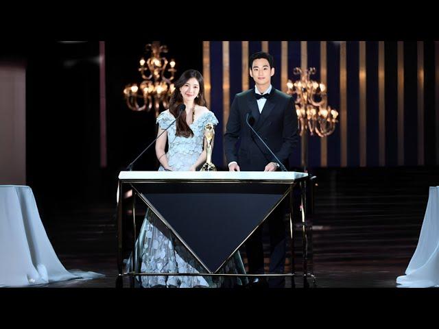 MAKE FANS HYSTERICAL! Kim Soo Hyun and Bae Suzy's surprising appearance on the red carpet today