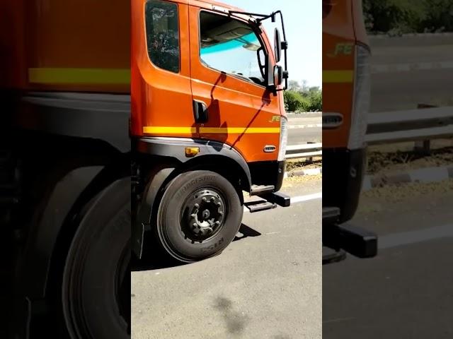 Efficient Highway Cleaning, Truck Mounted Sweeper. #cleaningservice #roadsweeper #cleanindia