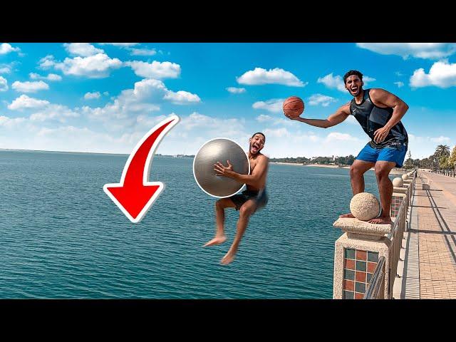 قفزنا بالكور من أعلى ارتفاع على البحر !! || JUMP WITH BALL