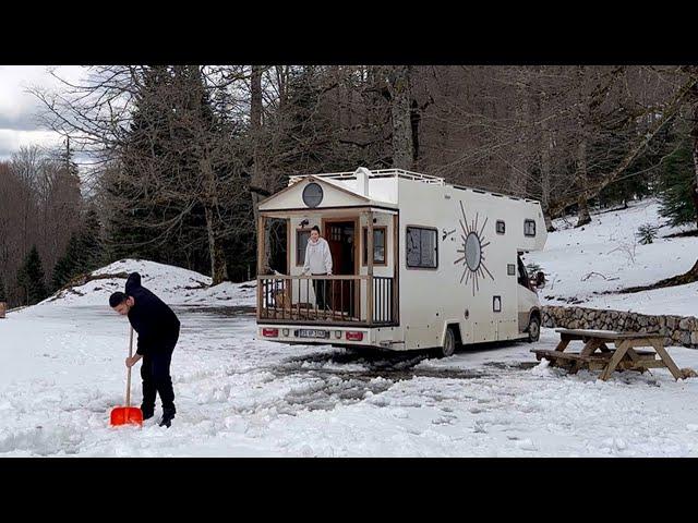 WE CAMPED IN AN ABANDONED CARAVAN PARK