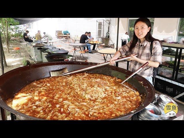 China Insane Street Food -A big pot of vegetables and meat+eat unlimited only for 10 yuan