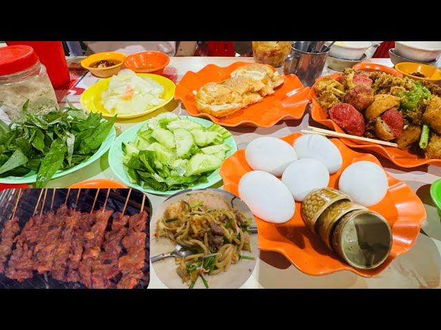 Street Food in Phnom Penh, Cambodia | Beef Skewers, Lort Cha, Desserts, Fried meatballs, Baked eggs…