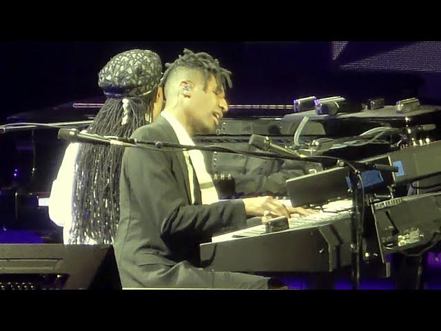 Jon Batiste CRASHES Stevie Wonder charity event @ Crypto Arena in Los Angeles 2024-12-14