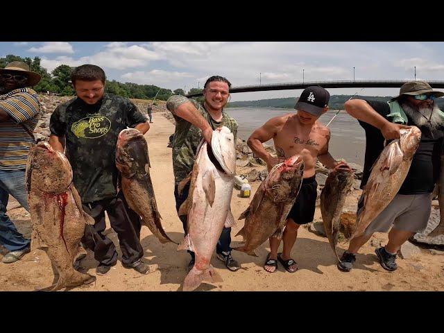 Fishing for MONSTERS at the Big Dam Bridge in Little Rock Arkansas! (Land of the GIANTS!)