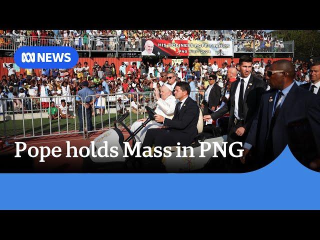 Pope Francis hosts thousands for Sunday mass in Papua New Guinea | ABC News