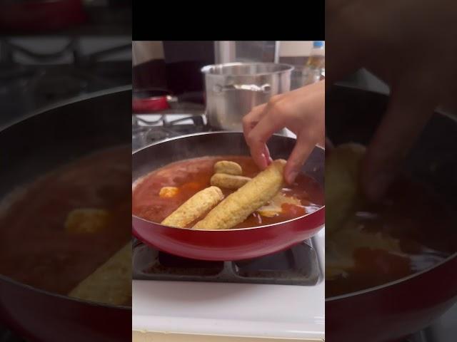 Cooking spicy Korean food spicy fish cake tteockbokki! Delicious 