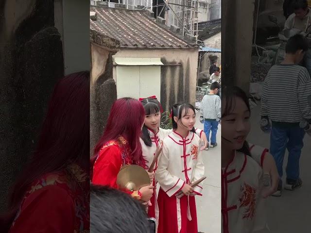 调皮可爱的锣鼓小女孩 #又美又飒 #潮州大锣鼓 #高颜值气质小姐姐