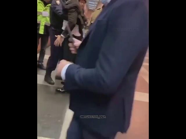 Яндиев против Харитонова/бой на улице/Харитонов в нокдауне/ссора из-за долгов/осторожно мат.